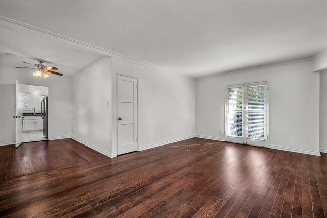 Building Photo - Excellent WeHo location!