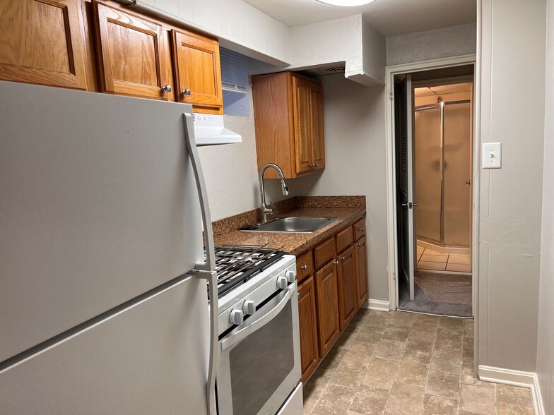 Interior Photo - Metropolitan Bala Cynwyd