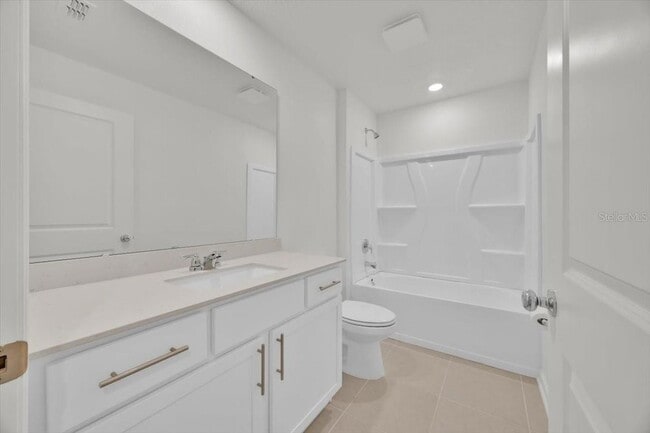 Building Photo - 2398 McKinley Dr