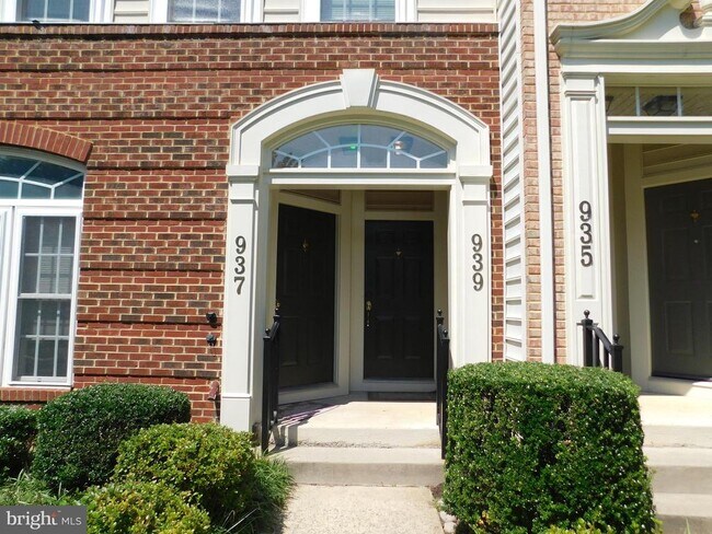 Building Photo - 937 Hidden Marsh St