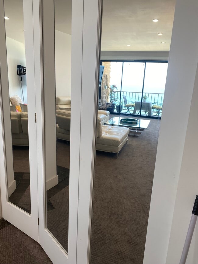 Glass partition door between bedroom and living room - 727 Esplanade