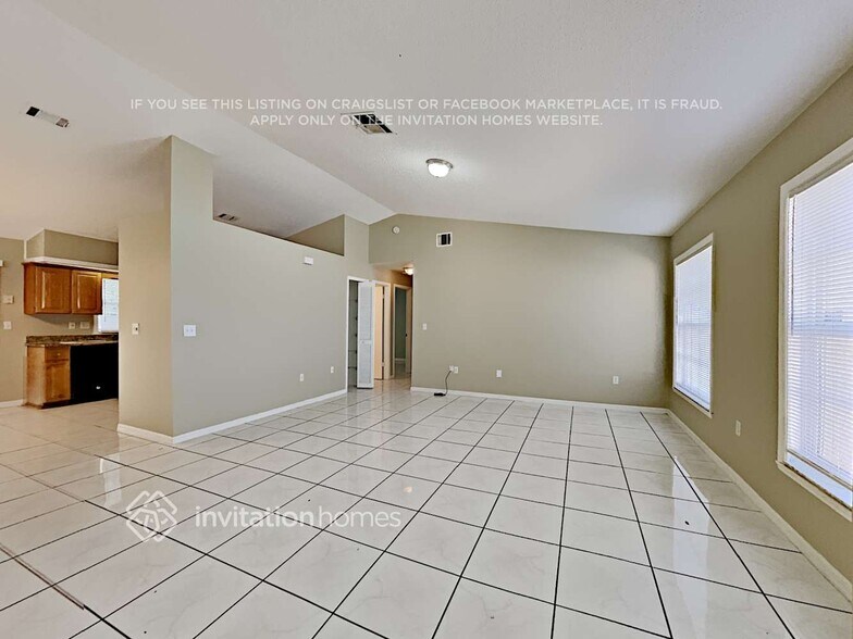 Building Photo - 339 Medina Ct