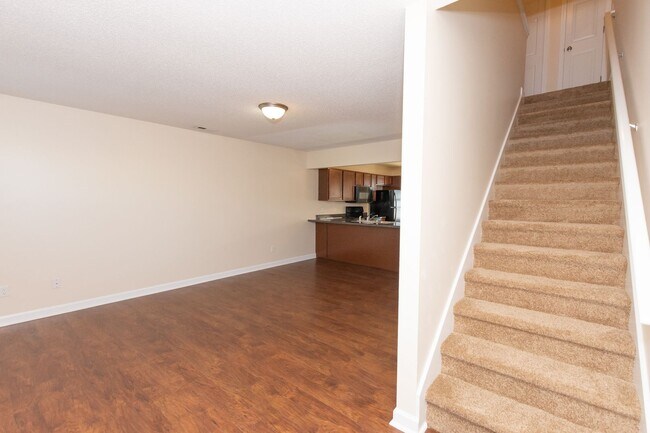 Building Photo - Looking for a townhome in Hubert?