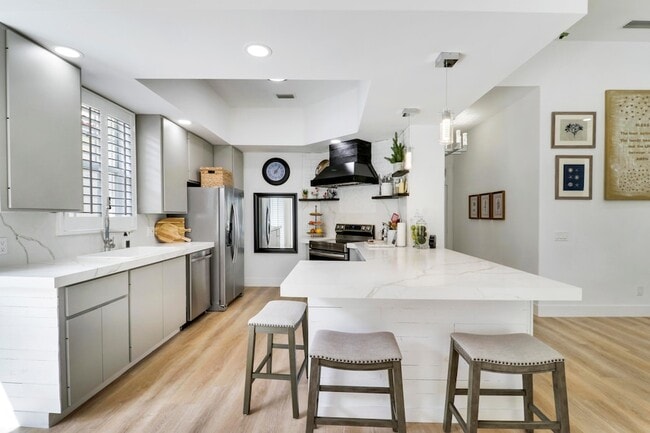 Building Photo - 387 Kelsey Park Dr