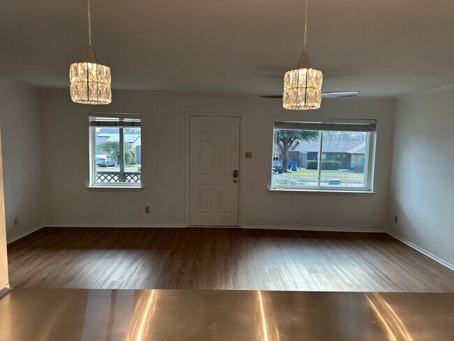 Building Photo - 8655 Ashcroft Ave