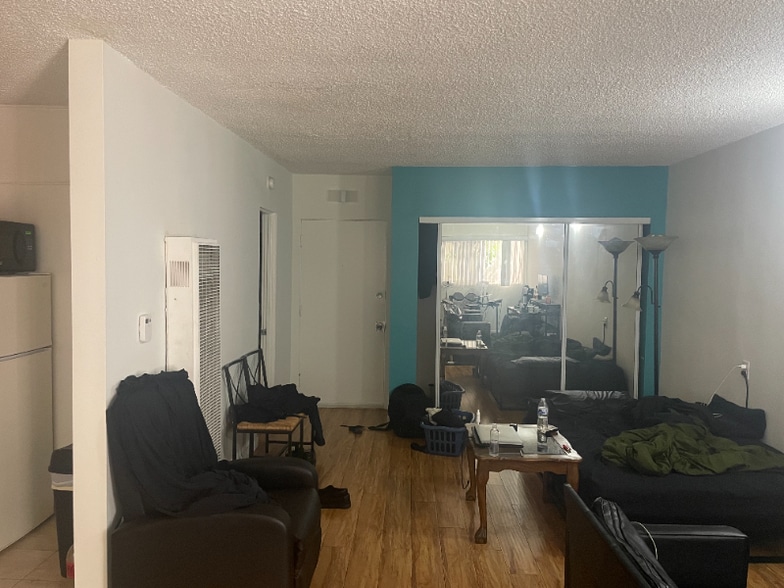 Building Photo - 1736 N Sycamore Ave