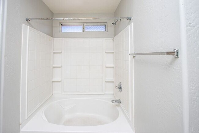 Building Photo - Welcome to this beautiful 4 bedroom, 3 bathroom home in San Tan Valley, AZ.