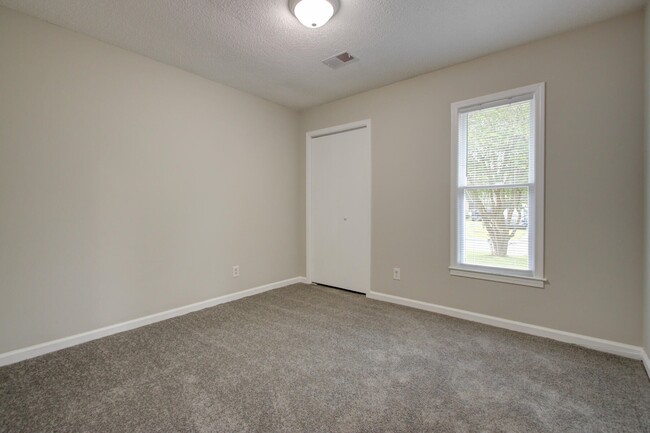 Building Photo - 105 Wadmalaw Cir