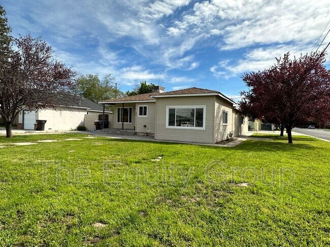 Primary Photo - 600 N Dickran Dr