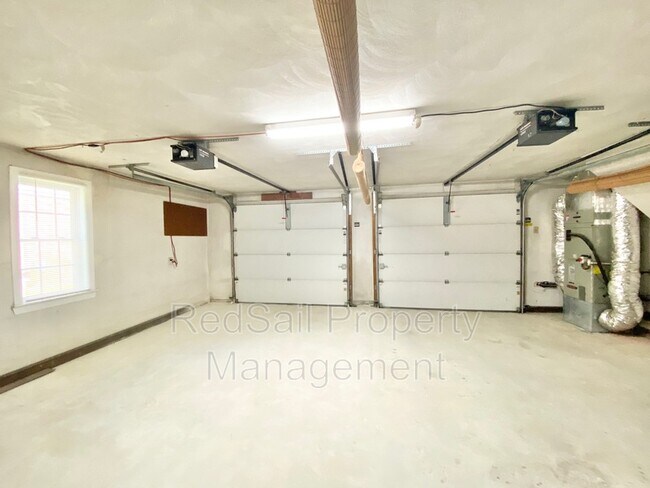Building Photo - 565 Sterling Rd