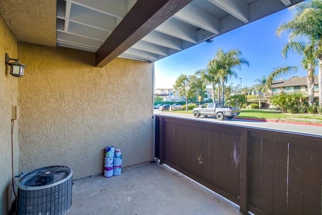 Building Photo - Beautiful 2 Story Townhouse with Prime Location!!