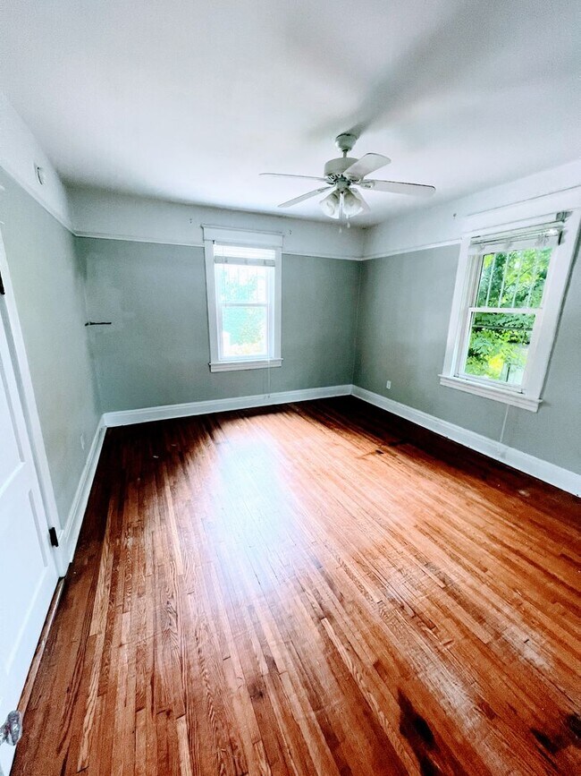 Building Photo - 4 Bedroom House in Lynchburg