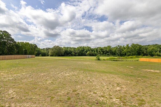 Building Photo - 55 Bushel Basket Dr