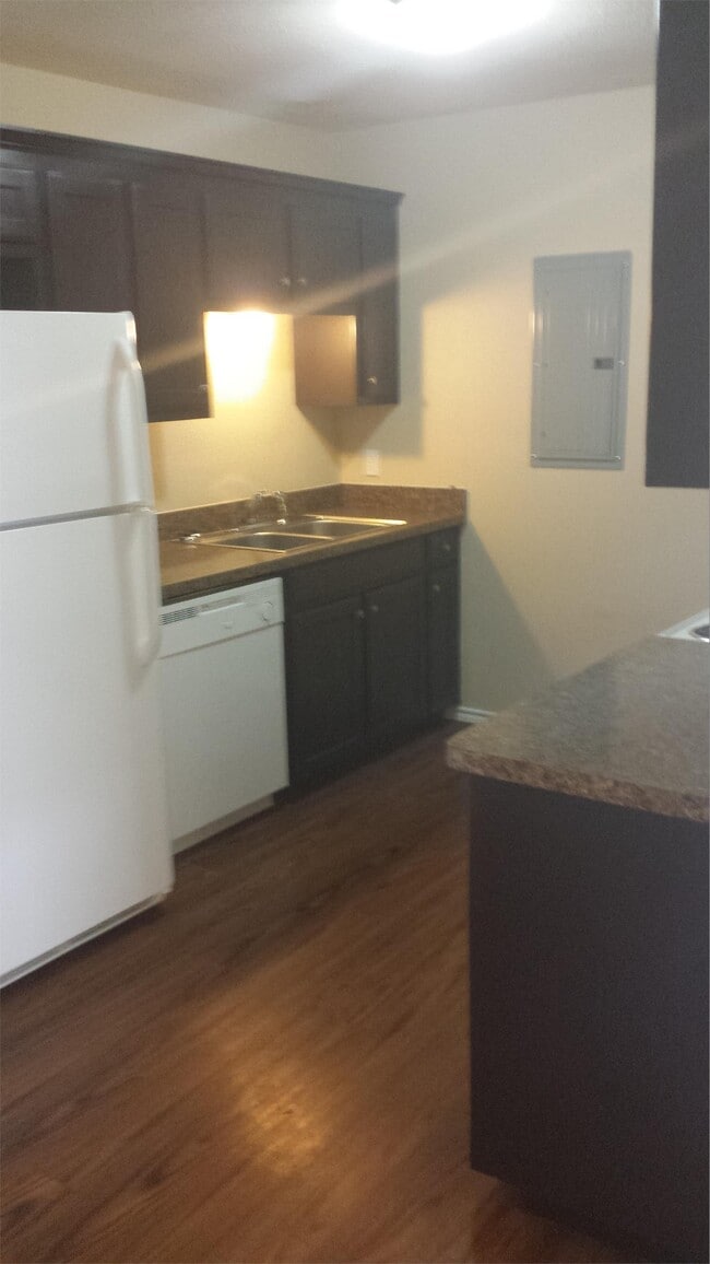 Primary Photo - 306 N Cleburne Whitney Rd