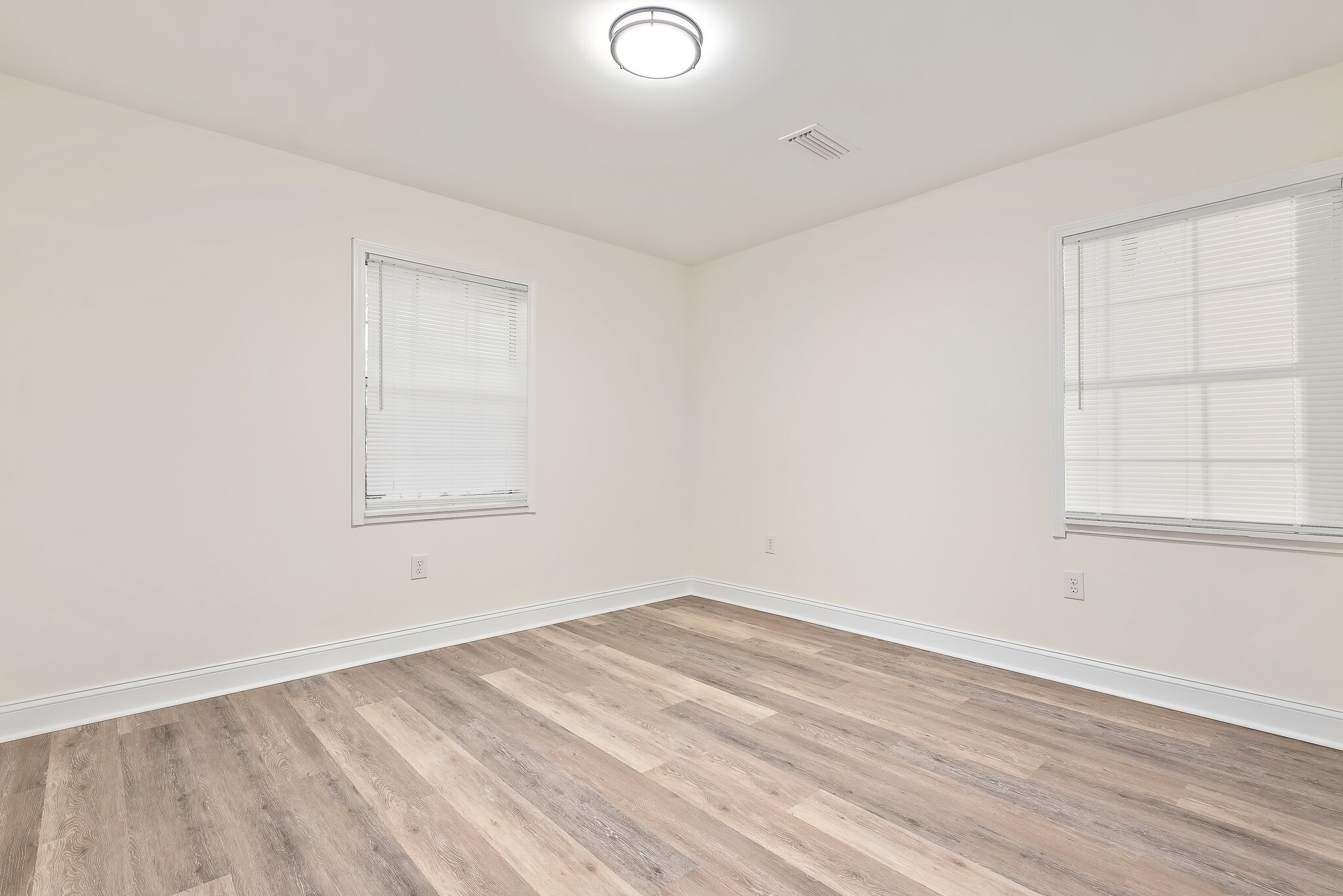 Building Photo - 128 Woods Dr