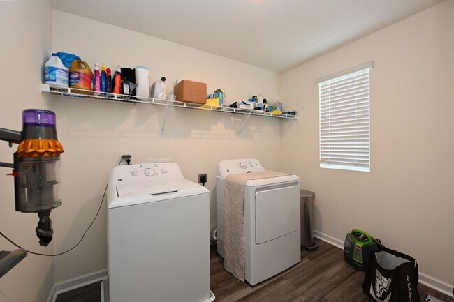 Building Photo - **RARE FIND: LIKE NEW, ONE-OWNER, 5-BED, 3-BATH HOME BUILT IN 2025 IN A NEIGHBORHOOD WITH RESORT-...