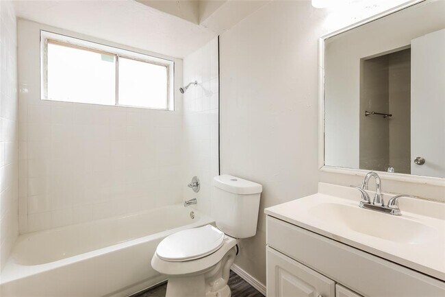 Building Photo - 5516 S Dimple Dr