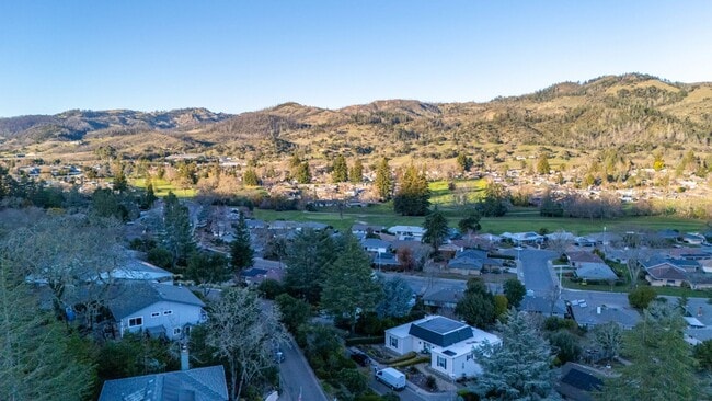 Building Photo - Breathtaking Views & Luxurious Furnished Rental in Oakmont's 55+ Community!
