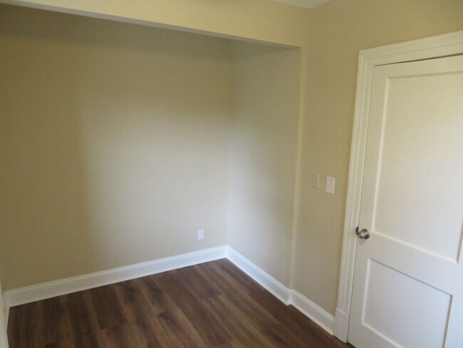 Building Photo - Newly renovated and updated home in Historic Petersburg.