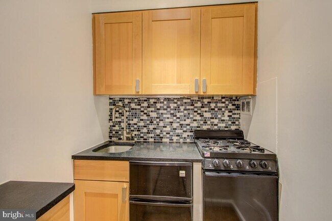 Building Photo - 1727 Massachusetts Ave NW
