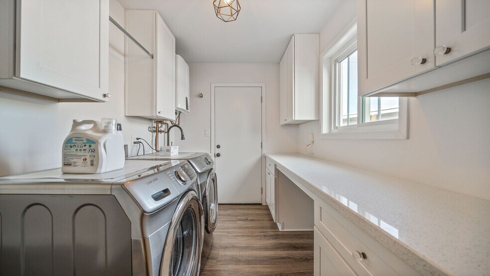 Building Photo - 8035 E Earll Dr