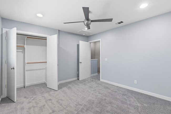 Building Photo - 2122 Hancock Dr