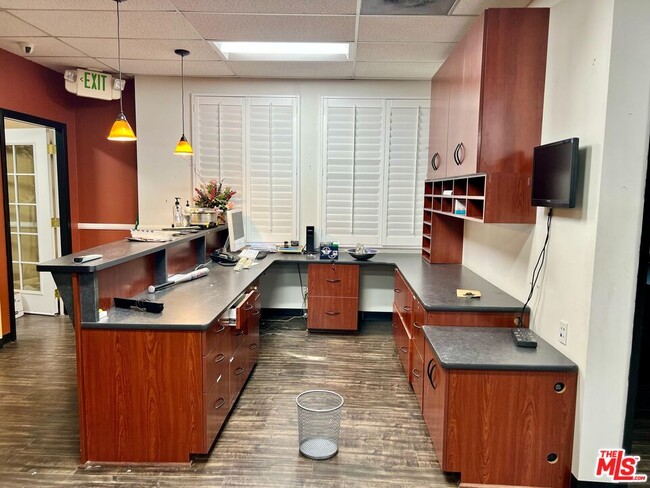 Building Photo - 7353 Canoga Ave