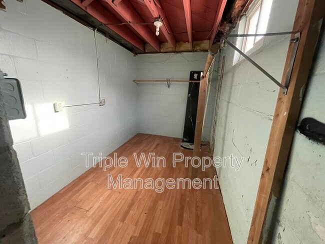 Building Photo - 19 S Schlueter Ave