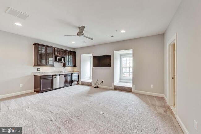 Building Photo - 605 Fair Winds Way
