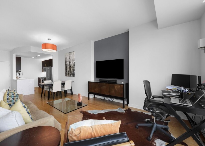 Building Photo - 303 W Ohio St