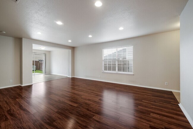 Building Photo - Well-Maintained Home with Open Layout & Great Location
