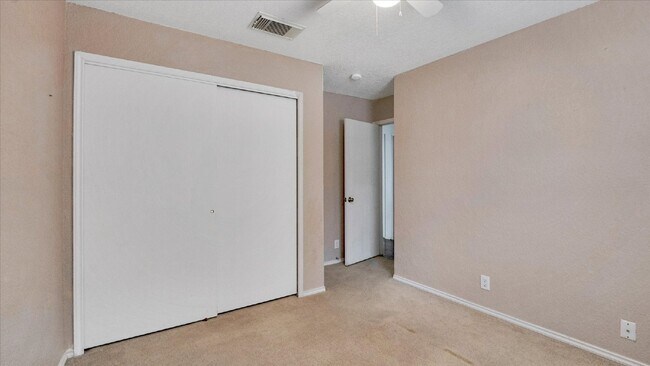 Building Photo - "Charming 3-Bedroom Home with 2 Full Baths in New Braunfels – 1,425 Sq Ft of Comfort on Cherokee ...