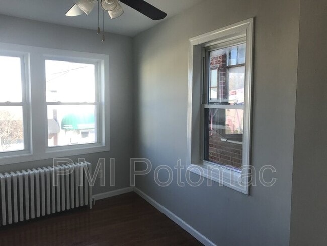 Building Photo - 344 Main St