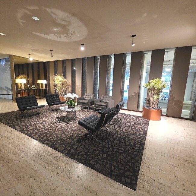 Building Photo - 6033 N Sheridan Rd