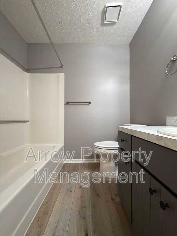 Building Photo - 4441 N 67th St
