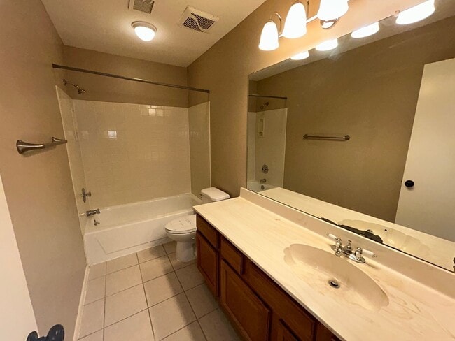 Building Photo - 521 E Kristal Way