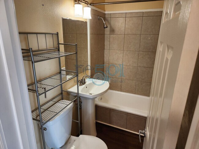 Building Photo - Great Family Home!  4BR 2 BA