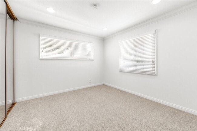 Building Photo - 5892 Meadowlark Dr