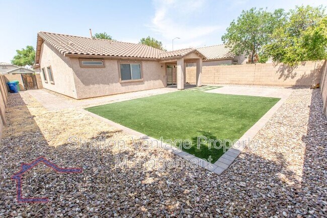 Building Photo - 10117 E Obispo Ave