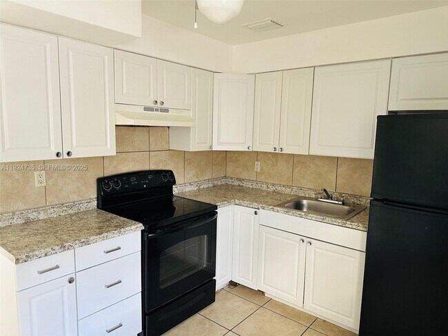 Building Photo - 521 SW 9th St