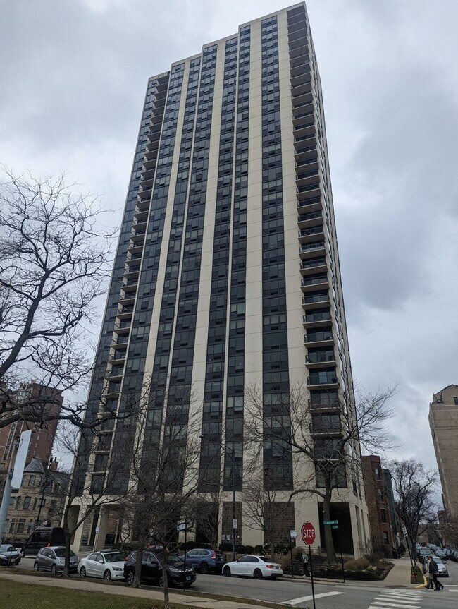 Primary Photo - 2500 N Lakeview Ave