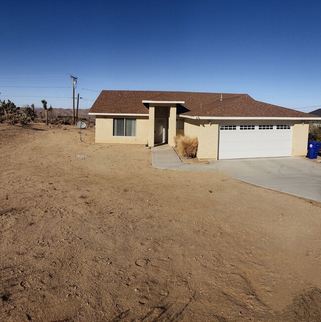 Building Photo - 4 bed 2 bath home in Upper Friendly Hills ...