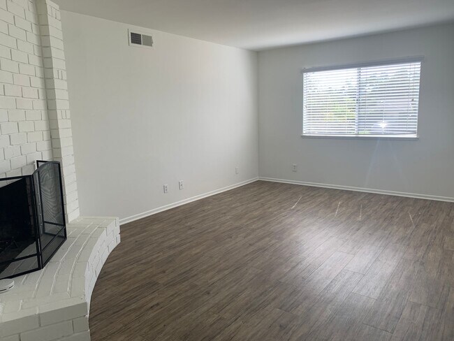 Building Photo - Pool Home with Fireplace & 2-Car Garage