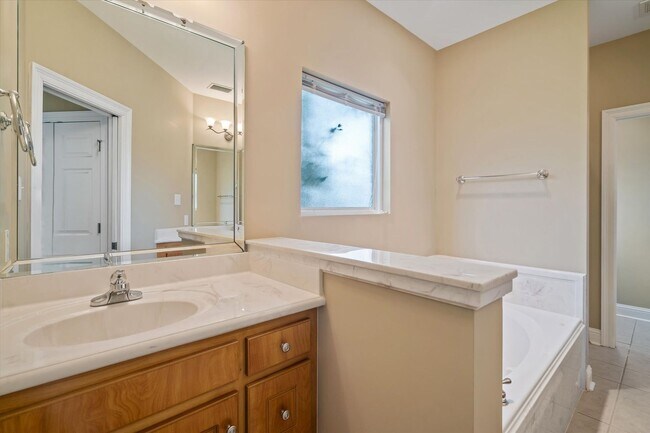Building Photo - BEAUTY IN SAYBROOK