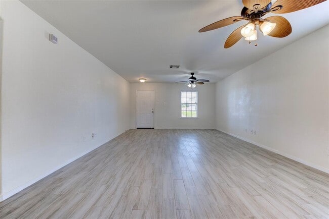 Building Photo - 7906 Yaupon View Dr
