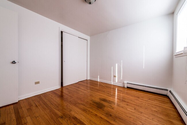 Building Photo - 14127 S School St