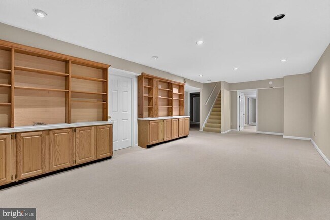 Building Photo - 1022 Delf Dr