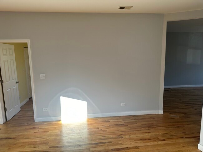 Building Photo - 720 N Homan Ave