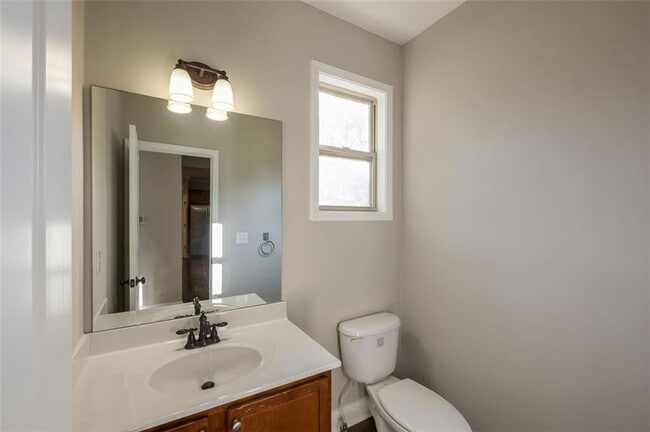 Building Photo - 2707 Silver Hill Terrace SE