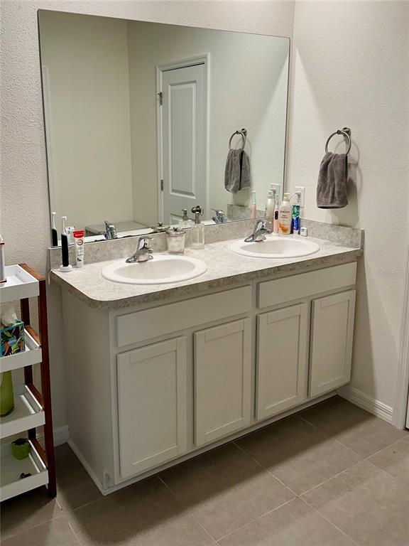 Building Photo - 32860 Brooks Hawk Ln